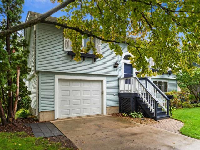 6 Lee Court