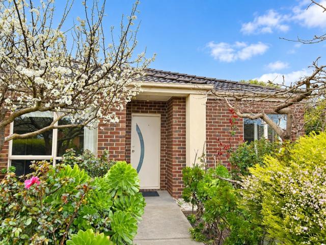 6 Lemon Thyme Way, Lynbrook