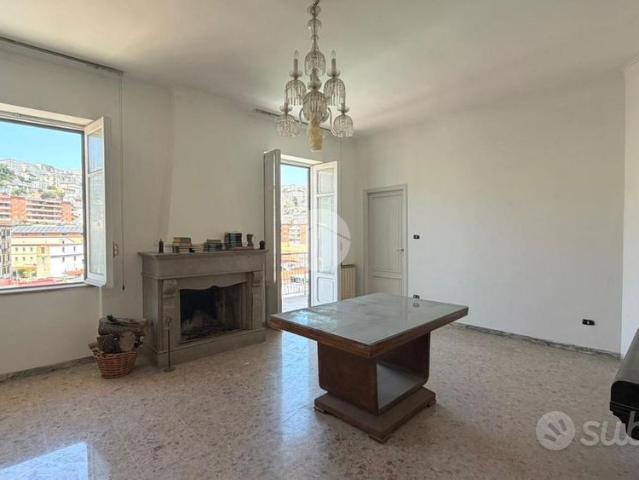 6 LOCALI A NAPOLI