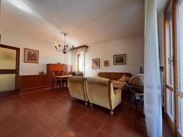 6 locali in affitto