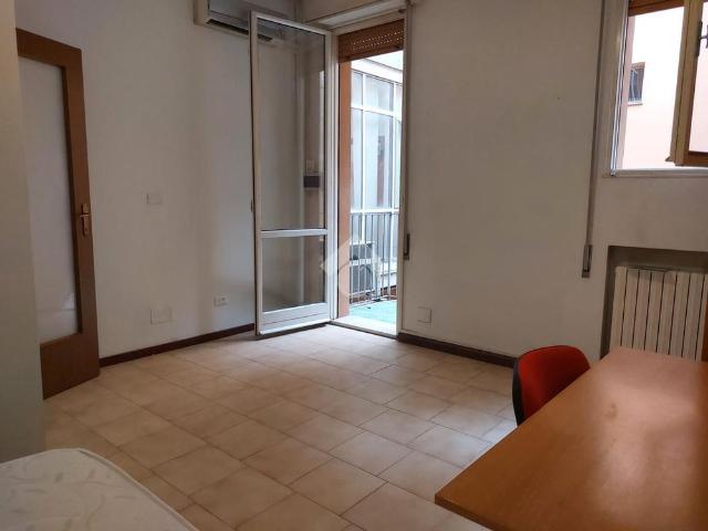 6 locali in affitto