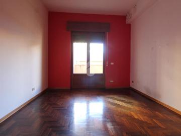 6 locali in affitto