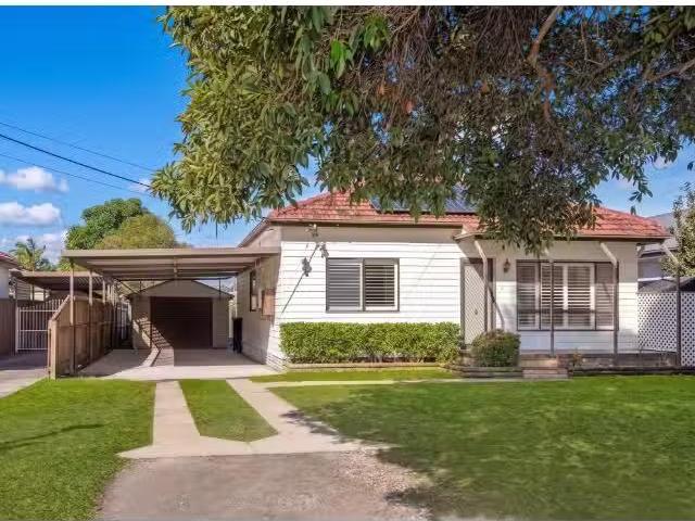 6 Loftus Street, REGENTVILLE House for rent Listed by Zoe Ber.