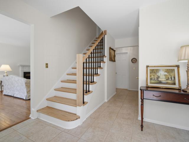 6 Londonderry Lane