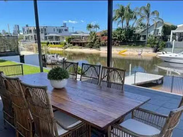 6 Pasadena Court, Broadbeach Waters, QLD 4218