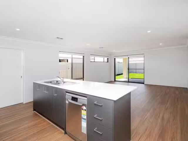 6 Parktree Avenue, Yanchep, WA 6035