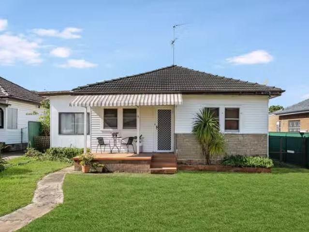 6 Phillip Street, Guildford House for rent Listed by Lj Hooke.