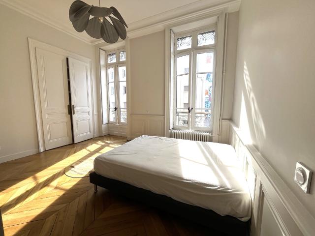 6 PIÈCES 135 M2 LYON 6 VITTON MASSÉNA T6 MEUBLÉ