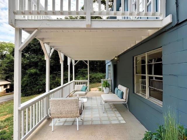 6 Powhatan Drive