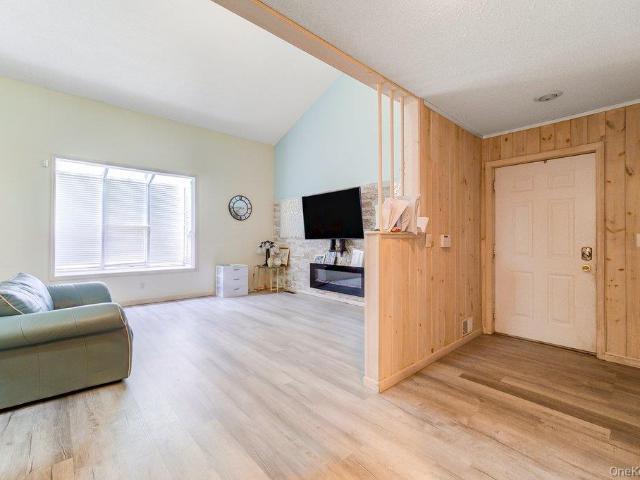 6 Racine Court