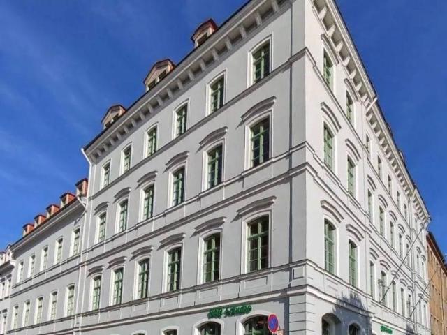 6 Raum Wohnung im Herzen von Dresdens barockem Viertel in einer wundenschönen Immobilie