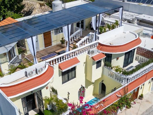 6 Recámaras con piscina y paneles solares