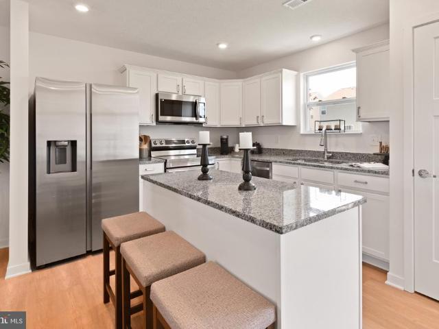 6 Regent Circle