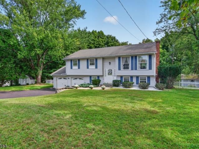 6 Redwood Dr