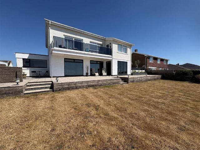 6 Rest Bay Close, Porthcawl, CF36 3UN 2 bed apartment to rent £1,650 pcm £381 pw
