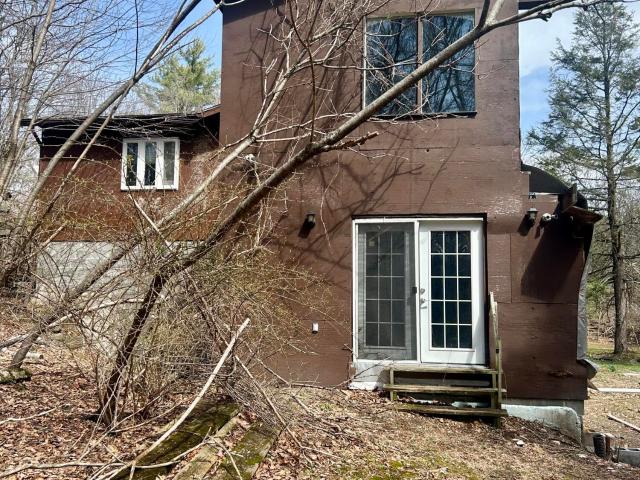 6 Riverbend Road