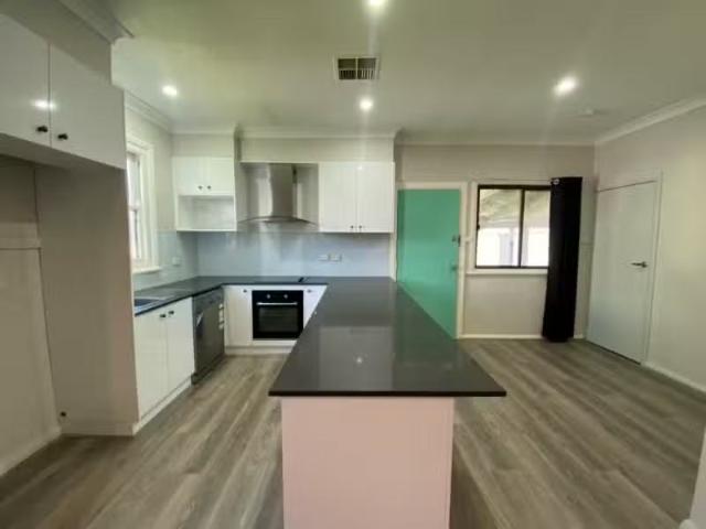 6 Robina Street, SOUTH TAMWORTH House for rent Listed by Hope.