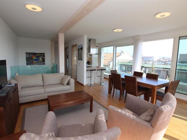 6 room apartment