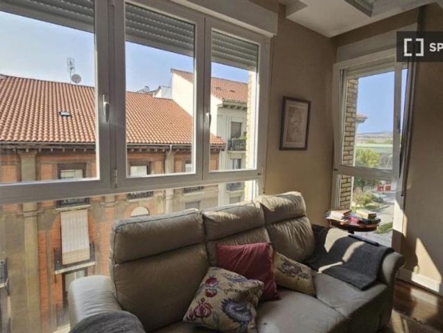 6 room luxury Flat for rent in Pamplona, Spain