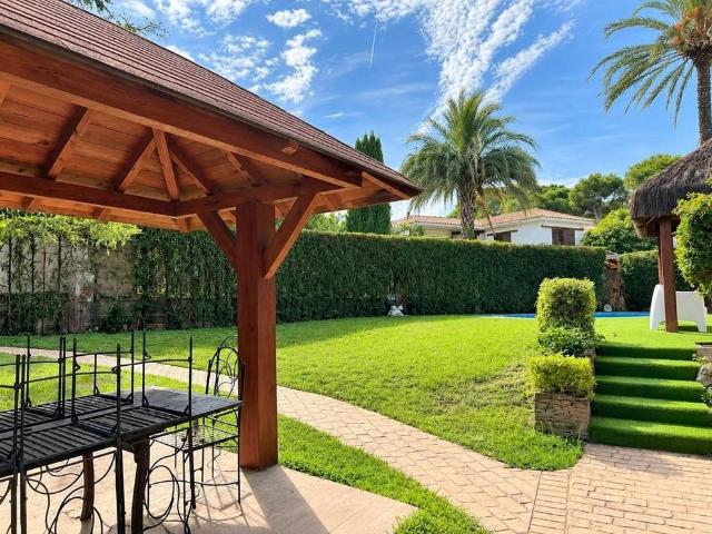6 room luxury House for rent in Paterna, Spain