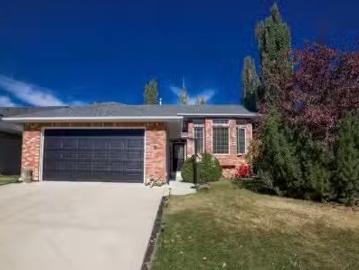 Lacombe, Alberta - Garden, Deck, Parking