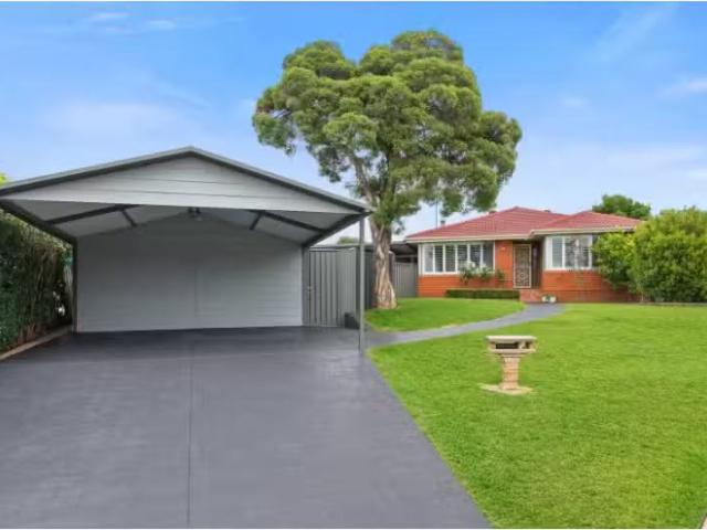 6 St James Place, NARELLAN House for rent Listed by Team Radz.