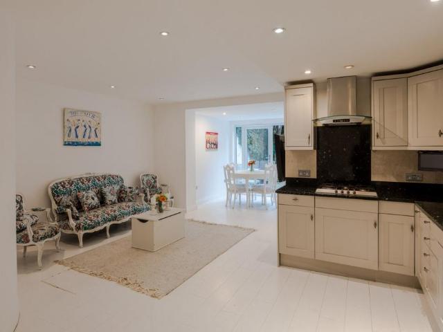6 St Luke's Road, London, W11 1DP, United Kingdom | 2 bed townhouse for rent #127200062 | Rentberry