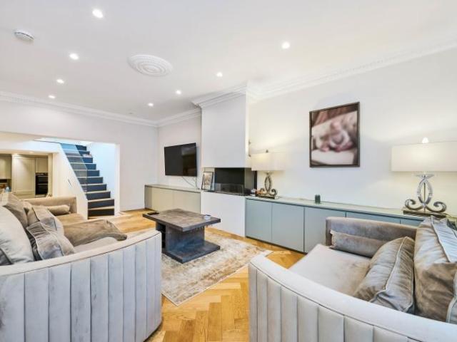6 Stamford Cottages, Lot's Village, London, SW10 9UP, United Kingdom | 2 bed house for rent #138102961 | Rentberry