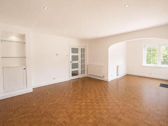 6 Staplers Court, Penenden Heath 4 bed terraced house to rent £2,100 pcm £485 pw