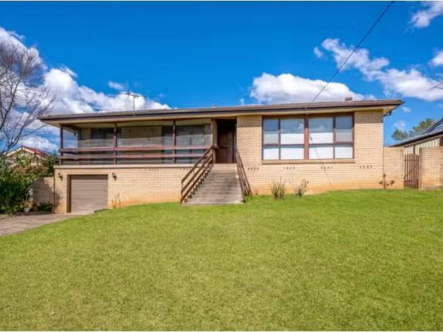 6 Struan St, Tahmoor House for rent Listed by Sue Rosella of.