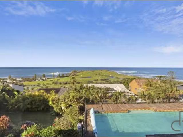 6 Suffolk Avenue, Collaroy House for rent Listed by Caterina.