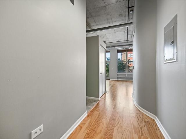 6 S Laflin Street # 304