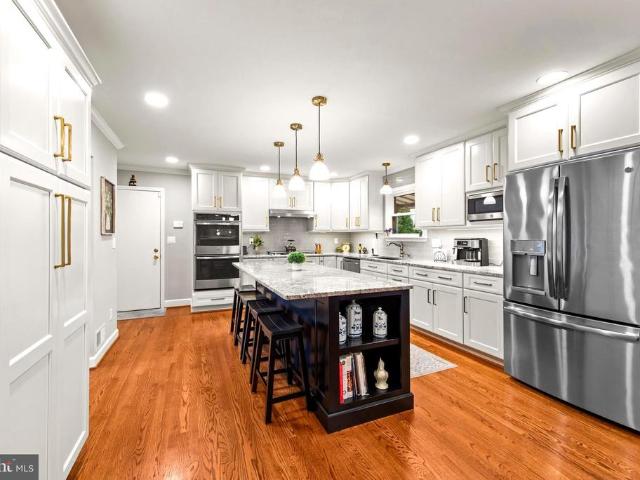 6 Sandspring Court