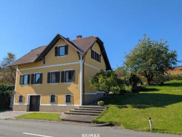 Haus zum Verkauf in 8152 - Parkplatz, Balkon