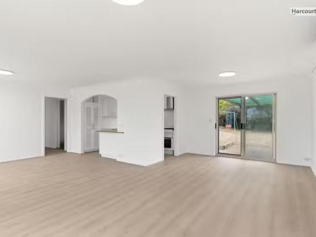 6 Signet Street, HALLETT COVE, SA 5158 House for Rent