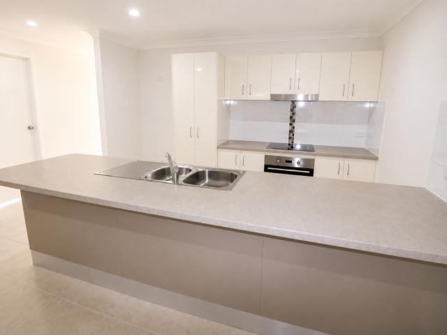 6 Speargrass Parade Mount Low, QLD 4818