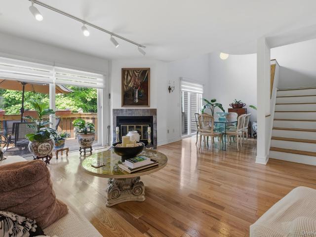 6 Spring Pond Drive