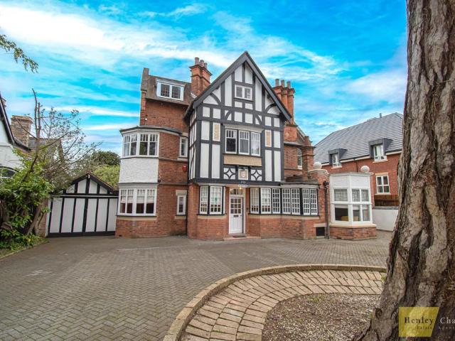 6 The Gardens, Sutton Coldfield, B72 1DX, United Kingdom | 7 bed house for rent #137019859 | Rentberry