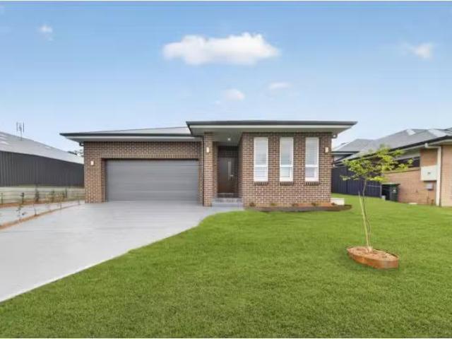 6 Thurlstone Street, FARLEY House for rent Listed by Tom Cros.