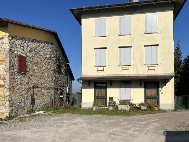 VIA FONDIANO 3 6 vani 217mq