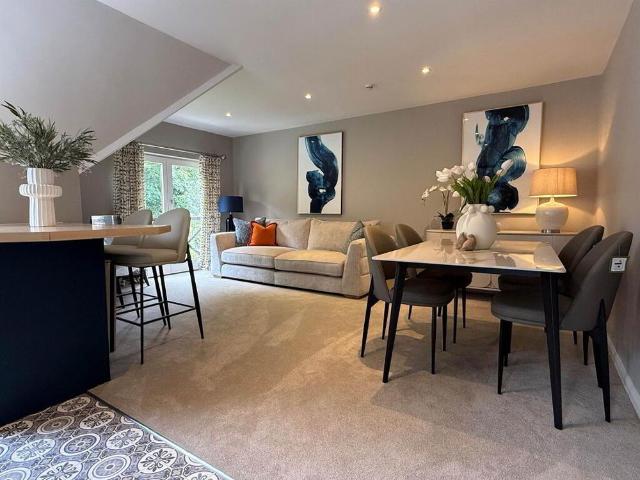 6 Village Court, Newtownbreda, Belfast, BT8 7XJ