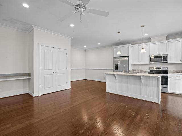 6 Village Park LN