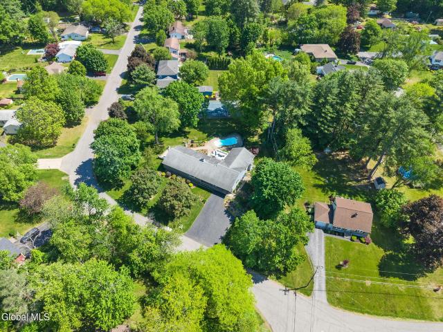 6 W Hite Court