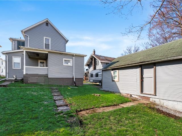 6 W Market St