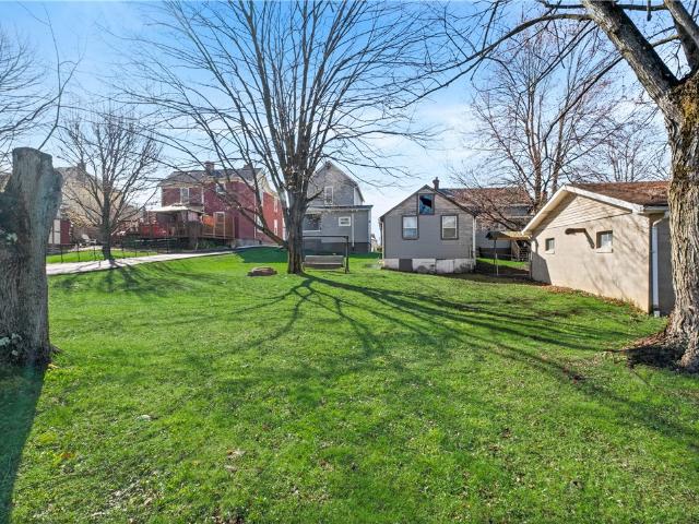 6 W Market St