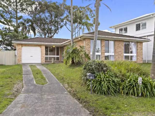 6 Walch Avenue, Bateau Bay Property for rent Listed by Lynne.