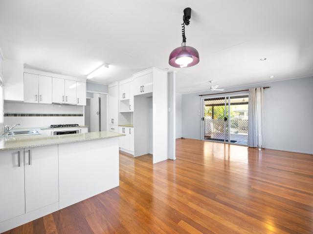 6 Warren Street West Gladstone, QLD 4680