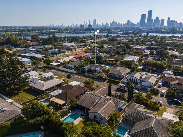 6 Wayfarer Avenue