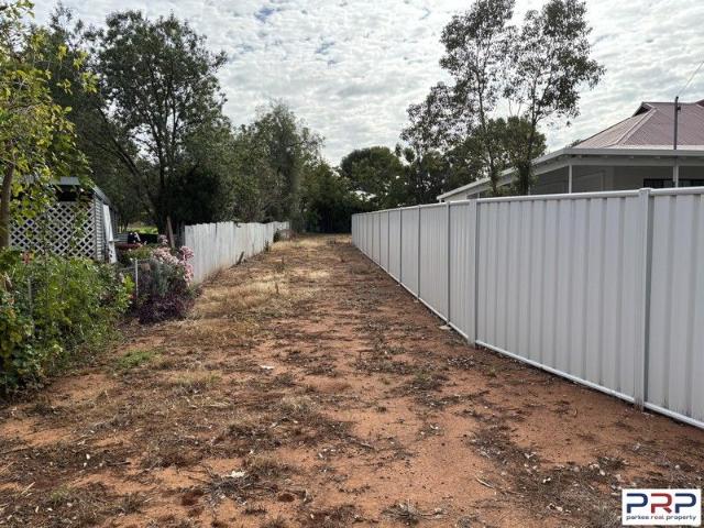 6 Webb Street Parkes