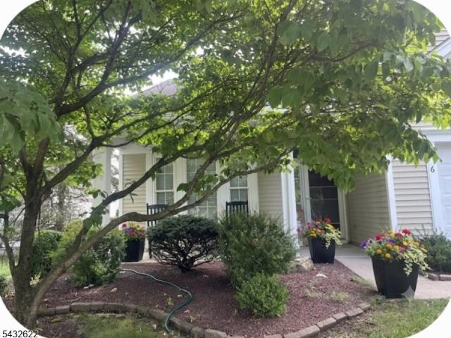 6 Weybourne Ln